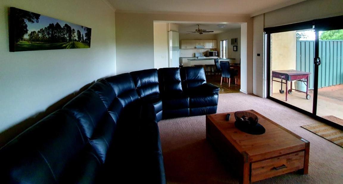 Shepparton Golf Motel Exterior photo